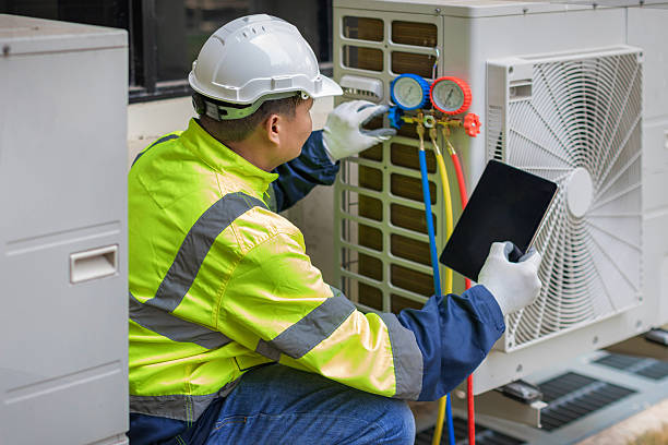 Professional Hvac technician working in Saluda, NC